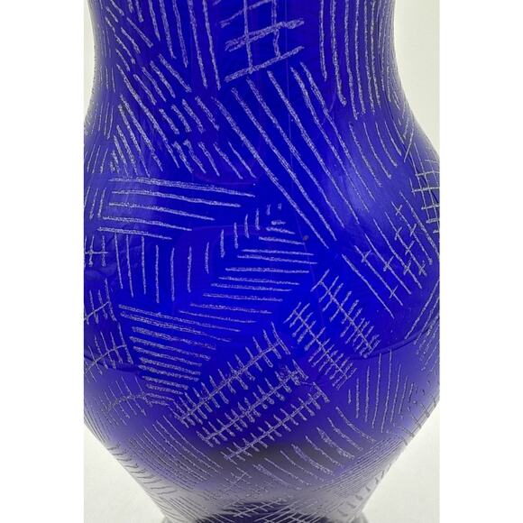 Studio Art Glass Cobalt Blue Glass Vase Etched Design 9” Signed Valerie Layer - Picture 3 of 6